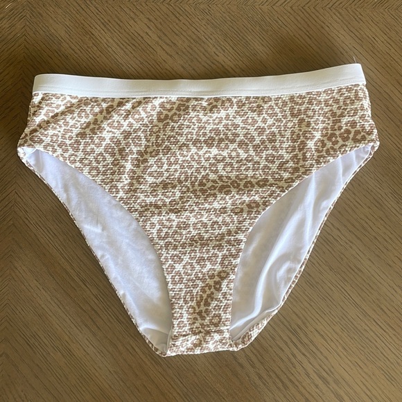 Like new Gianni Bini Leopard Bikini Bottoms - Picture 1 of 3